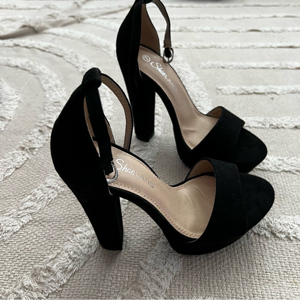 NWOT high heel sandals